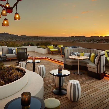 先锋公园广场酒店 艾爾帕索 外观 照片 The rooftop lounge at the Hilton Scottsdale Resort and Villas