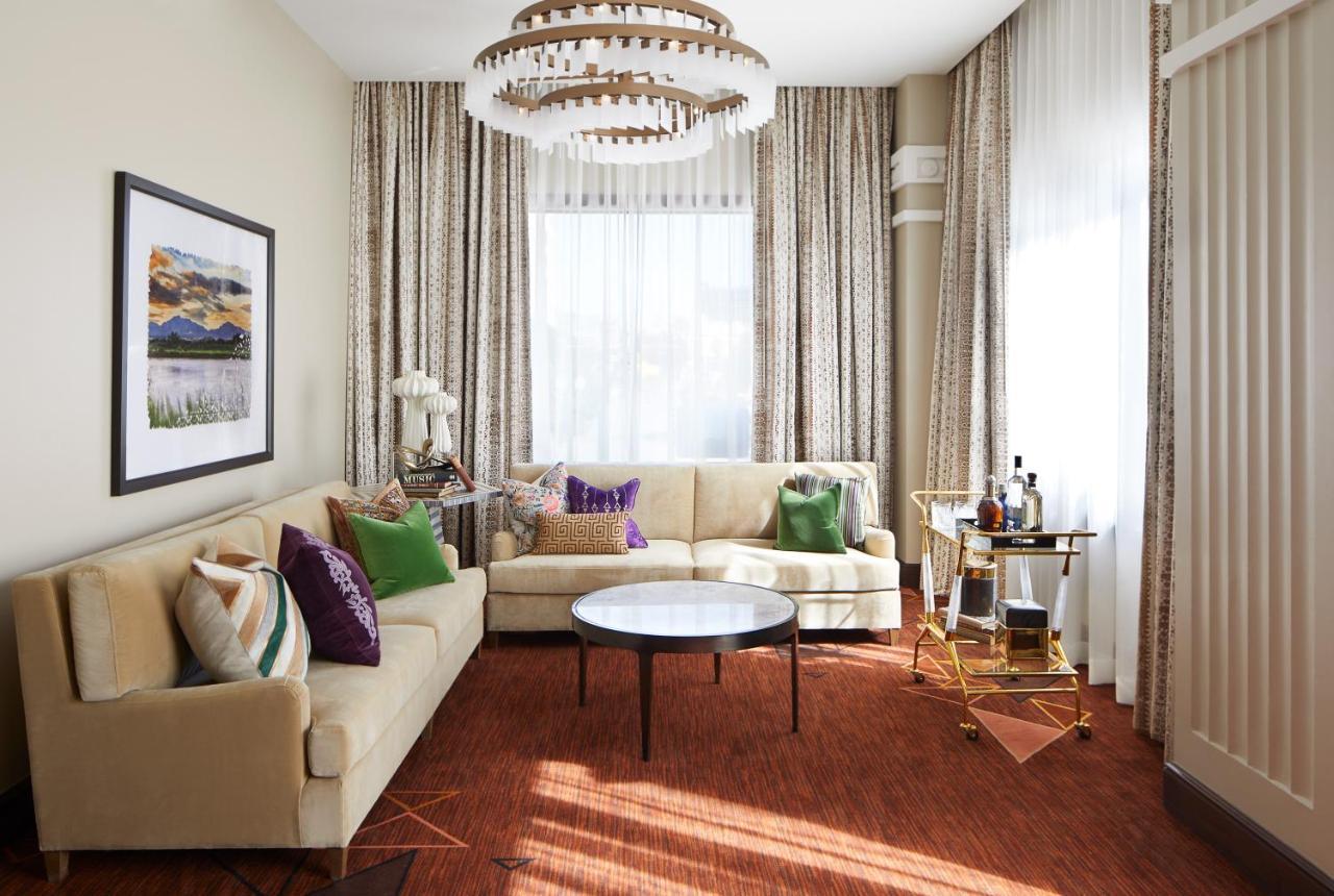 先锋公园广场酒店 艾爾帕索 外观 照片 A living room