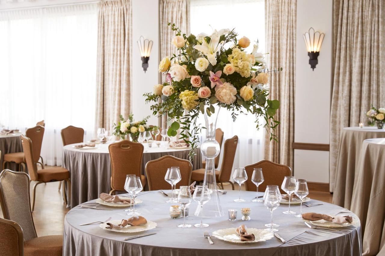 先锋公园广场酒店 艾爾帕索 外观 照片 A table set for a formal dinner